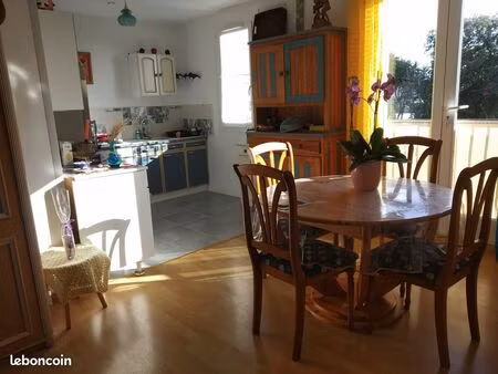 t2 en haut de pavillon avec jardin  entrée de ville