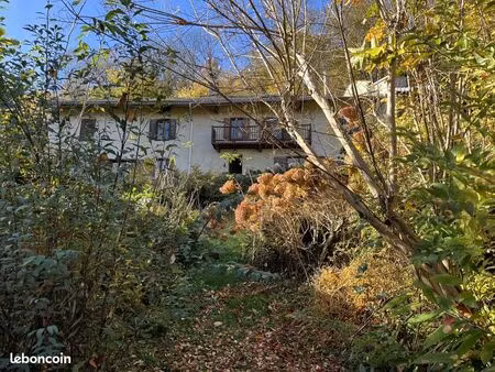propriété 7 pièces 242 m²