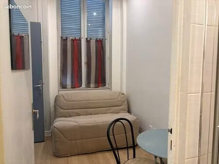 à louer  petit studio meublé