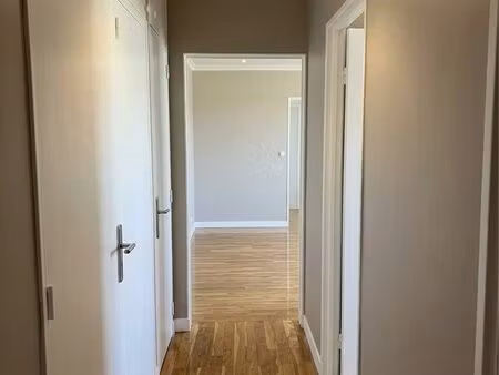 appartement 4 pièces 67 m² avec balcon  ascenseur et cave