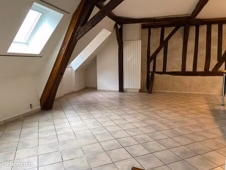 cathédrale  appartement t3 au 2ème et dernier étage en très bon état