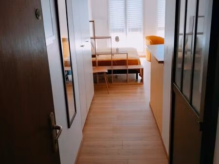 location studio meublé