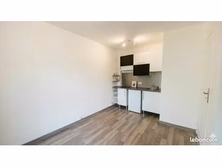 melun – charmant studio lumineux de 15 73 m² avec parking privatif – proche gare (direct p