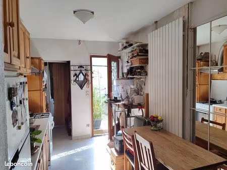 appartement t2 - 29 5 m² - rez-de-chaussée - pantin (quartier église)