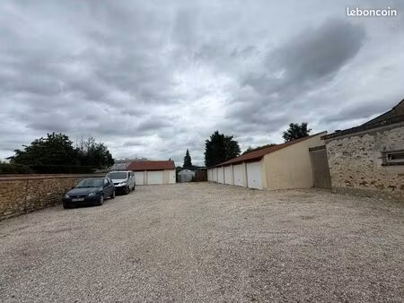 box de 14 m2 sécurisé centre ville coubert
