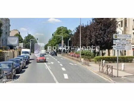local commercial 235 m²