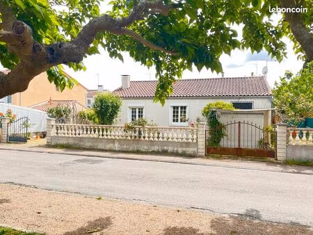 jolie maison avec petit jardin