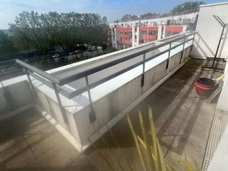 magnifique 4 pieces avec terrasse   dernier etage face à la gare