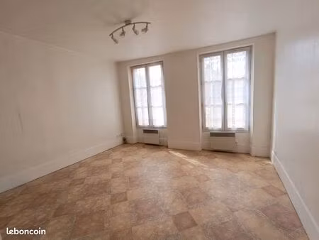 studio 25m2 quartier cathédrale