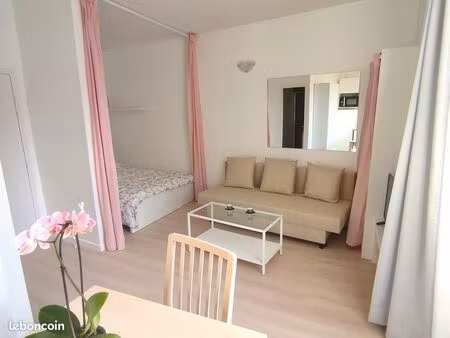 très beau studio meublé centre ville