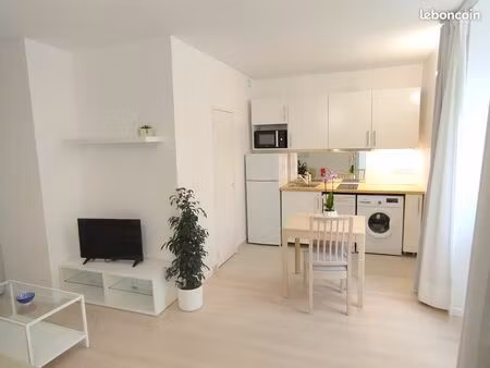 très beau studio rdc