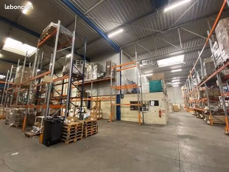 local bureaux 3 699 m²