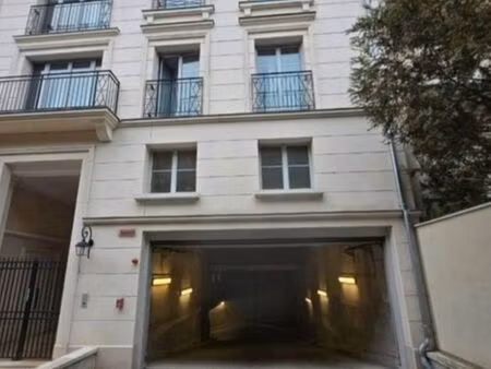 2 parkings côte à côte non boxable  murs de chaque côté  hsp résid 2 10m  frais de notaire