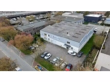 local d'activité 1 470 m²