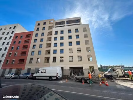 local commercial 136 m²