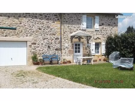maison en pierre avec jardin