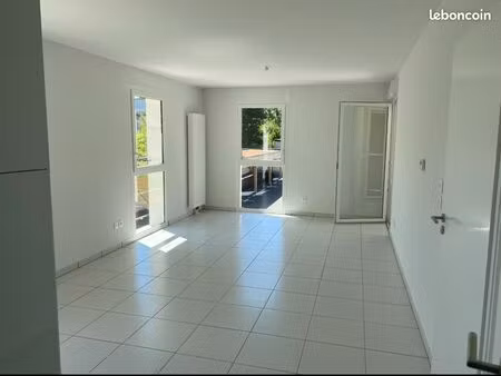 très beau f2 récent - 48m² - particulier