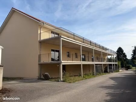 á montreux château  à seulement 15 km de la suisse 