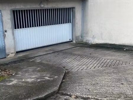 box fermé 14 m² en parking souterrain sécurisé ◊?