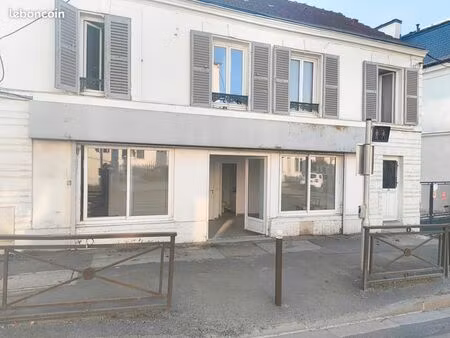 ? local commercial 32 m² – centre-ville champs-sur-marne – vitrine 6 5 m – emplacement n°1
