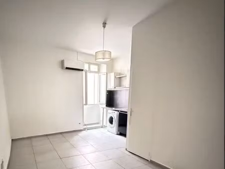 loue studio vide à l année