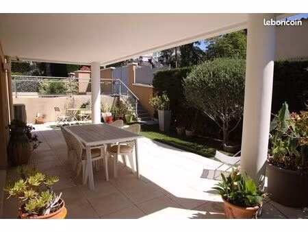 direct propriétaire. t3 rez de jardin et double garage attenant