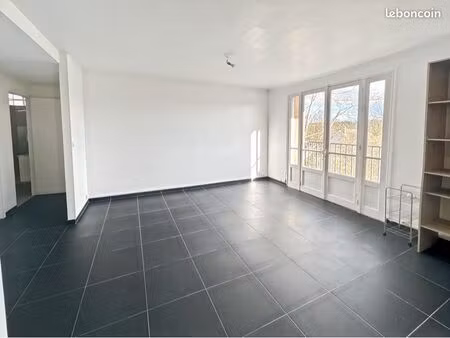 appartement 1 chambre – plein centre-ville d’étampes