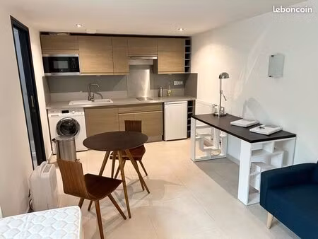 beau studio gif sur yvette