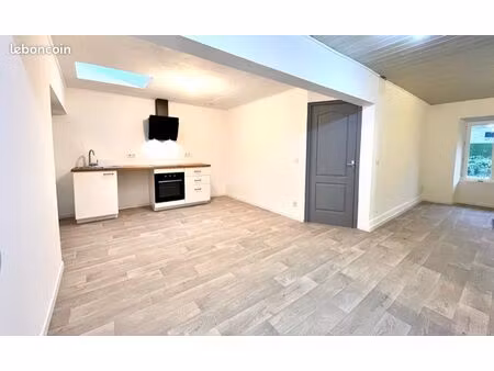 location f2 53m2