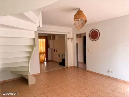 maison f4/f5 mitoyenne des deux côtés