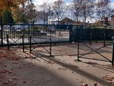 location - mureaux gare