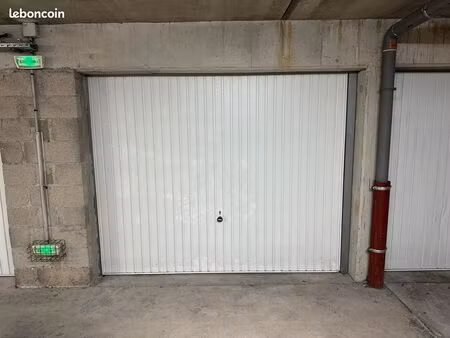 garage fermé 17m2 bourran résidence