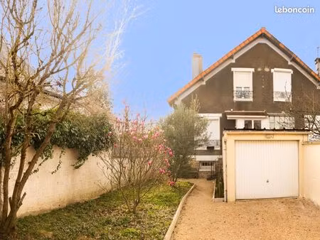 maison 4 pièces  proche transports et commerces