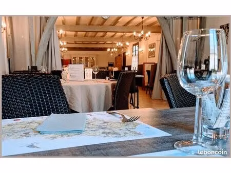 dans un charmant village touristique  15 mns d’amiens  vend fond de commerce restaurant et
