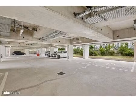 parking 11 m² acheres