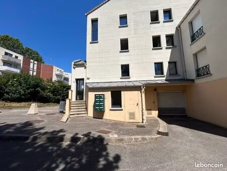 place de parking à louer
