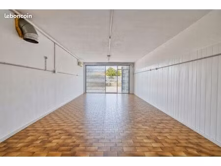 local commercial 57 m² bastia