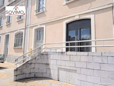 local commercial 157 m² confolens