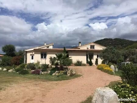 maison récente sur terrain arboré de 3500 m2