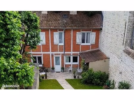 château 3 pièces 50 m²