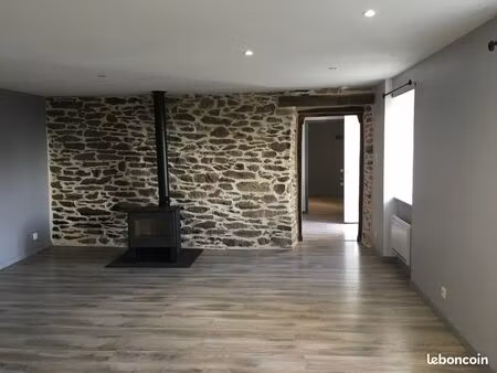 maison en pierre avec terrain