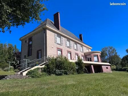 belle maison de maître en pierre de taille batie sur environ 3670 m2
