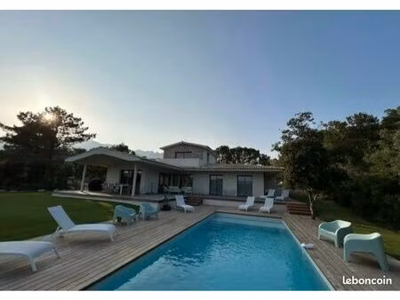 villa 6 pièces 180m2 et 150m2 sous sol