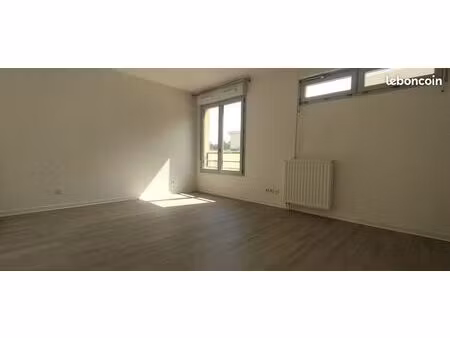 studio 1 pièce 28 m²