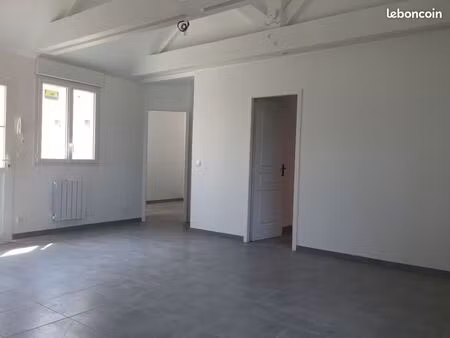 f3 centre ville avec parking