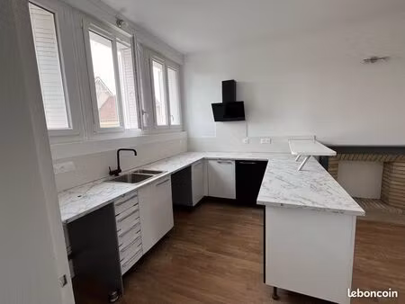 f2 - cave - 2 parkings - terrasse - jardin