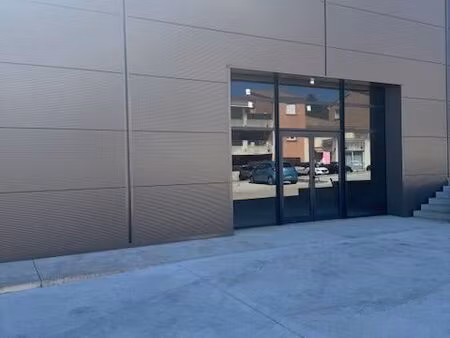 local commercial 275 m2