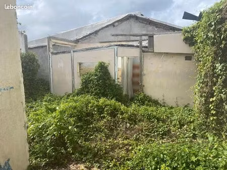 exclusivité dugazon : terrain avec bâtisse à demolir ou réhabiliter