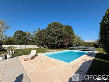 maison 8 pièces 211 m²