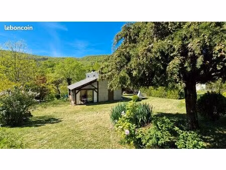 maison de jardin 48 m2 sur 3000 m2 de jardin arboré